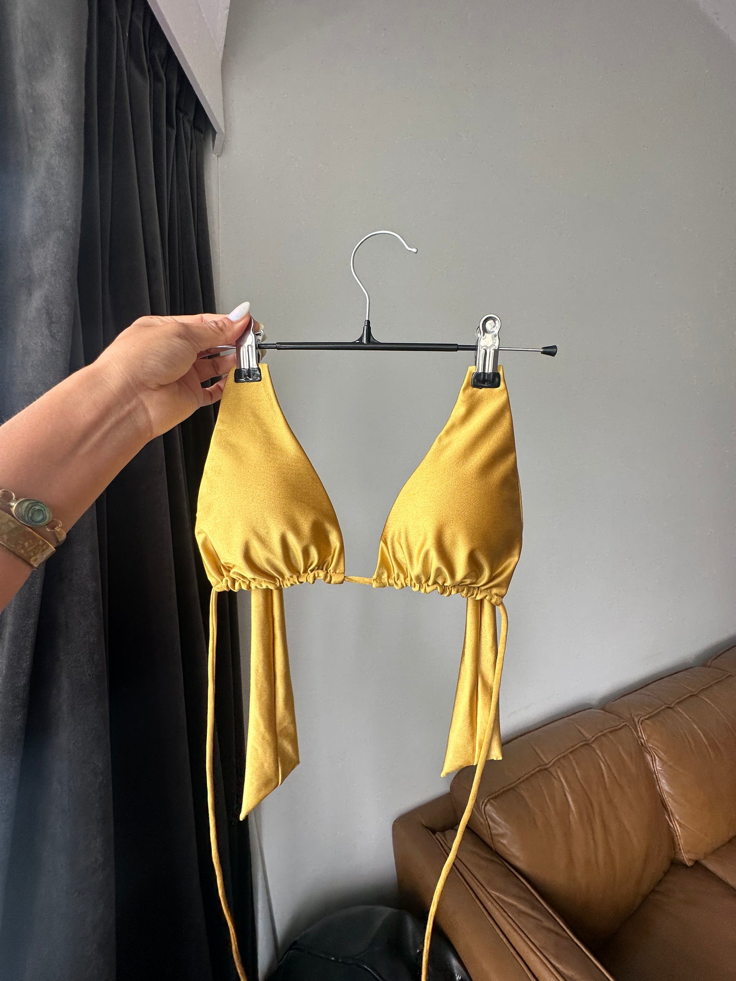 GLORIA HALTER BIKINI TOP - GOLDEN