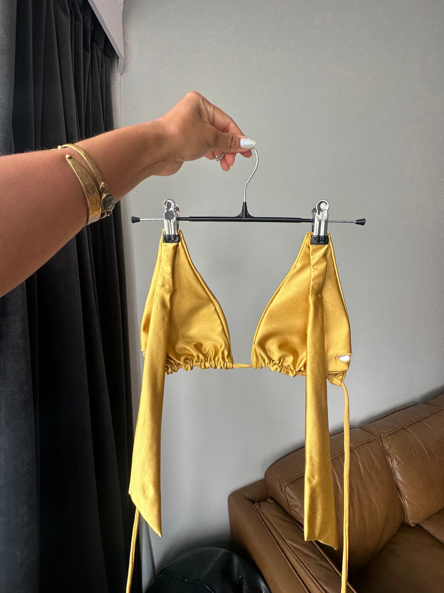 GLORIA HALTER BIKINI TOP - GOLDEN